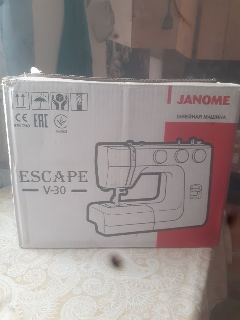 Продам швейную машинку