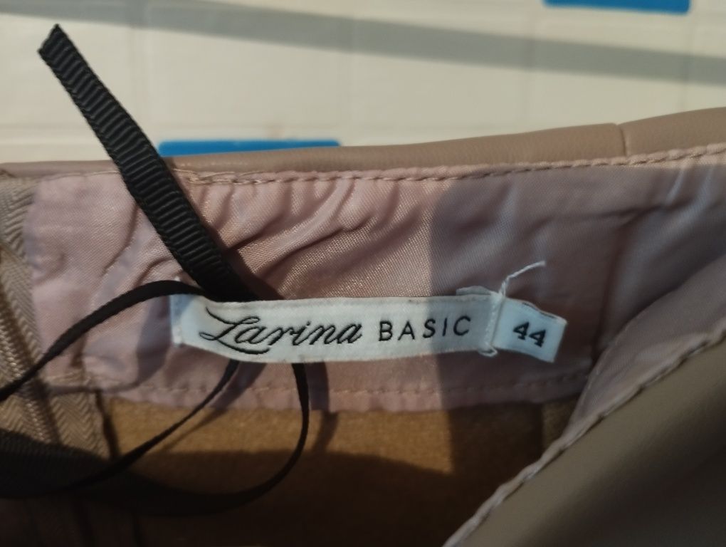 Продам женскую одежду от бренда ZARINA в однотонных тонах
В наличии:
