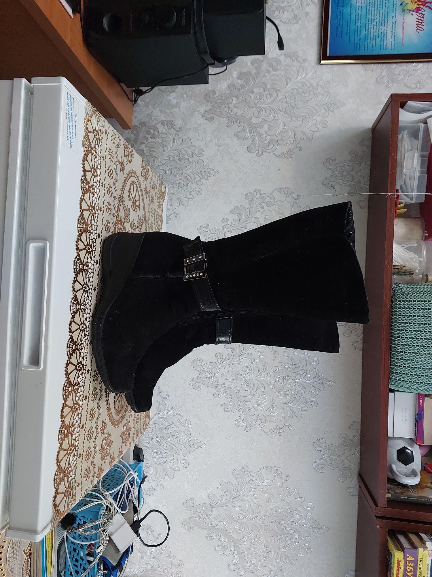 Новые зимние сапоги за 4 тысячи тенге 37 размер
