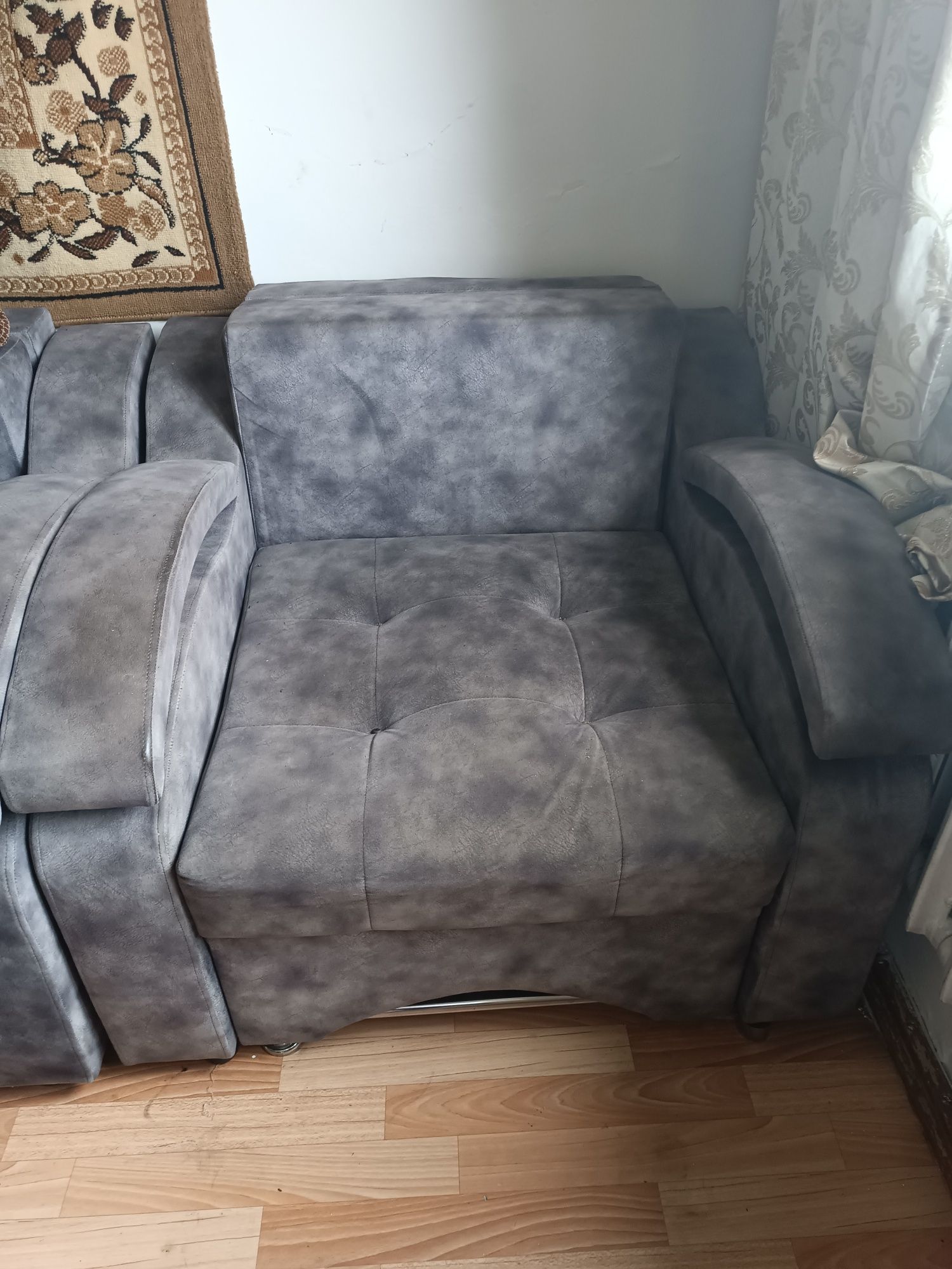 Продам диван и кресло