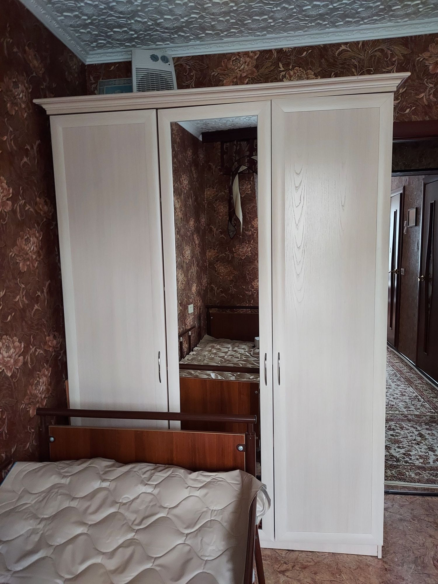 Продам шкаф от спального гарнитура
