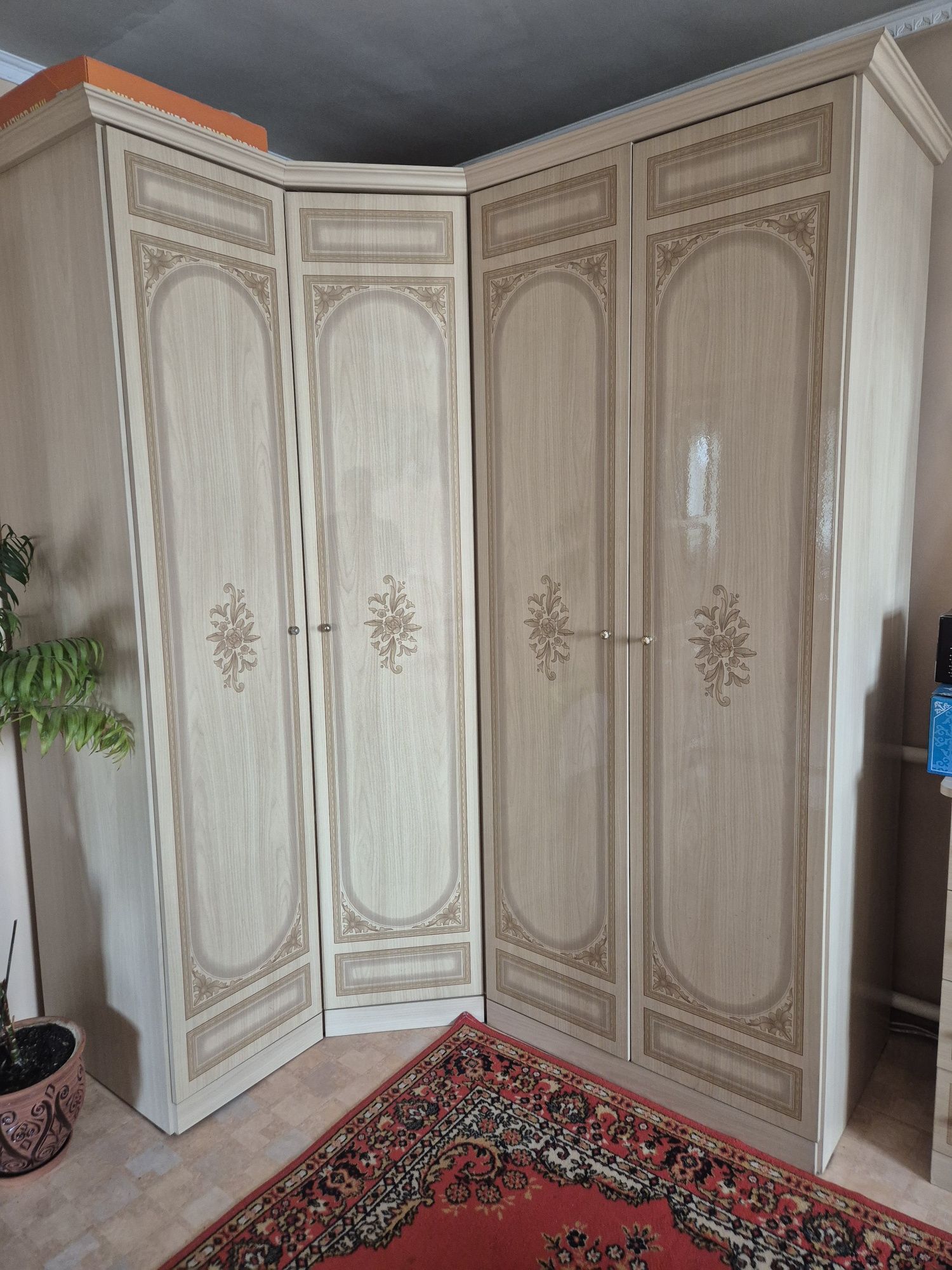 Продам спальный гарнитур