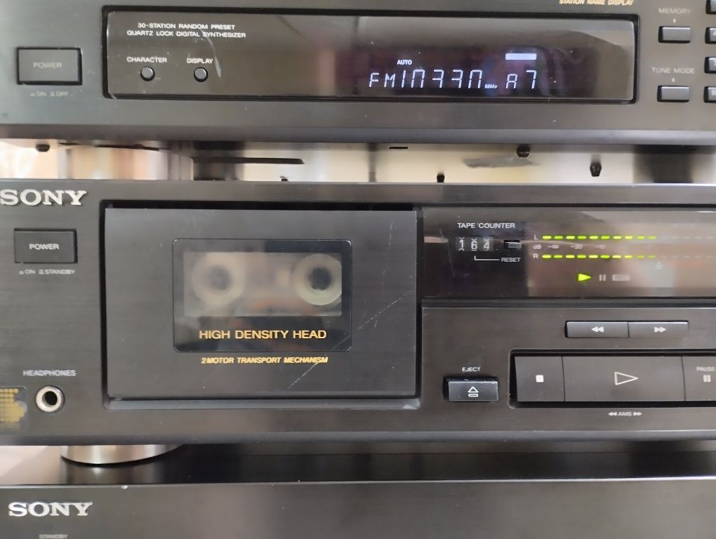 Музыкальная Стойка SONY и пульт ДУ.