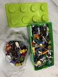 Коробка Lego мелкое разное и машинки