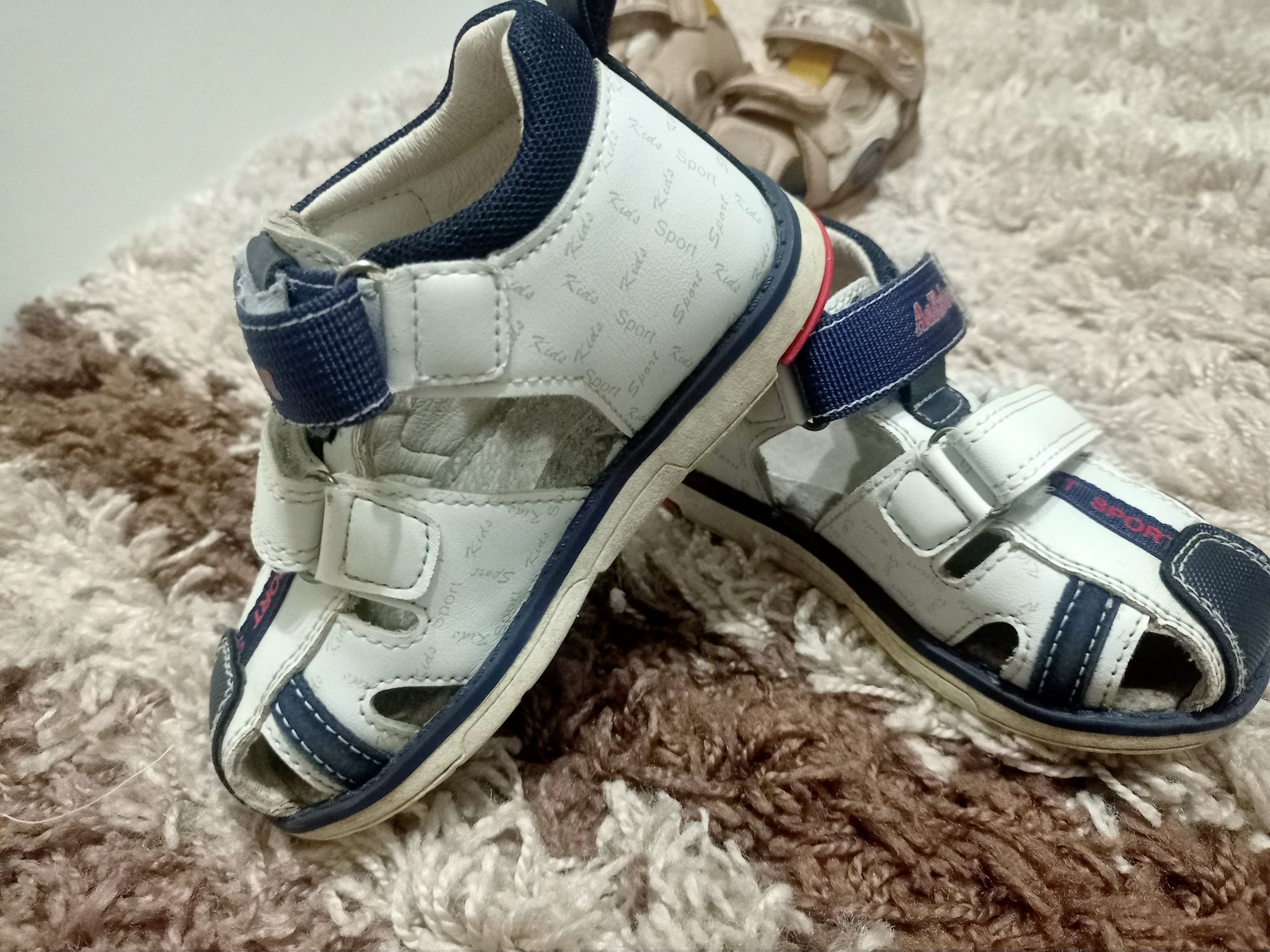 Продам детскую обувь