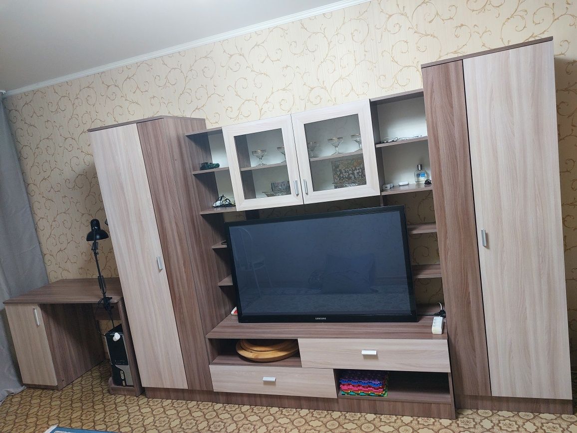 Стенка гостиная и компьютерный стол