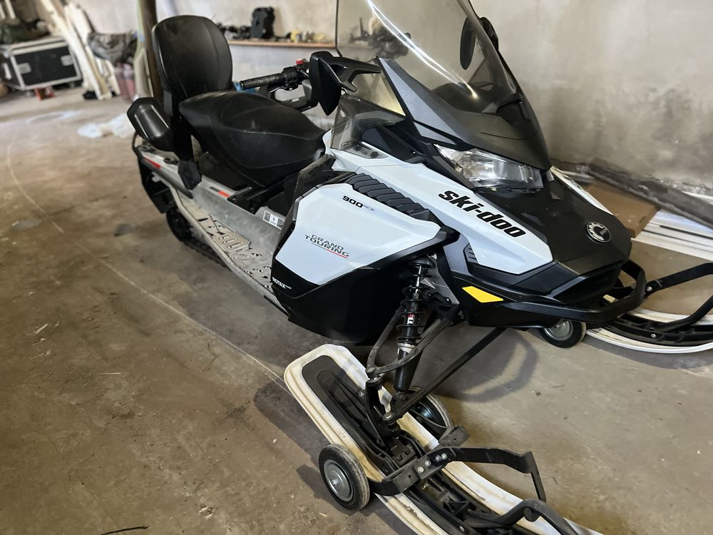 Продам снегоход BRP 900 Grand Touring