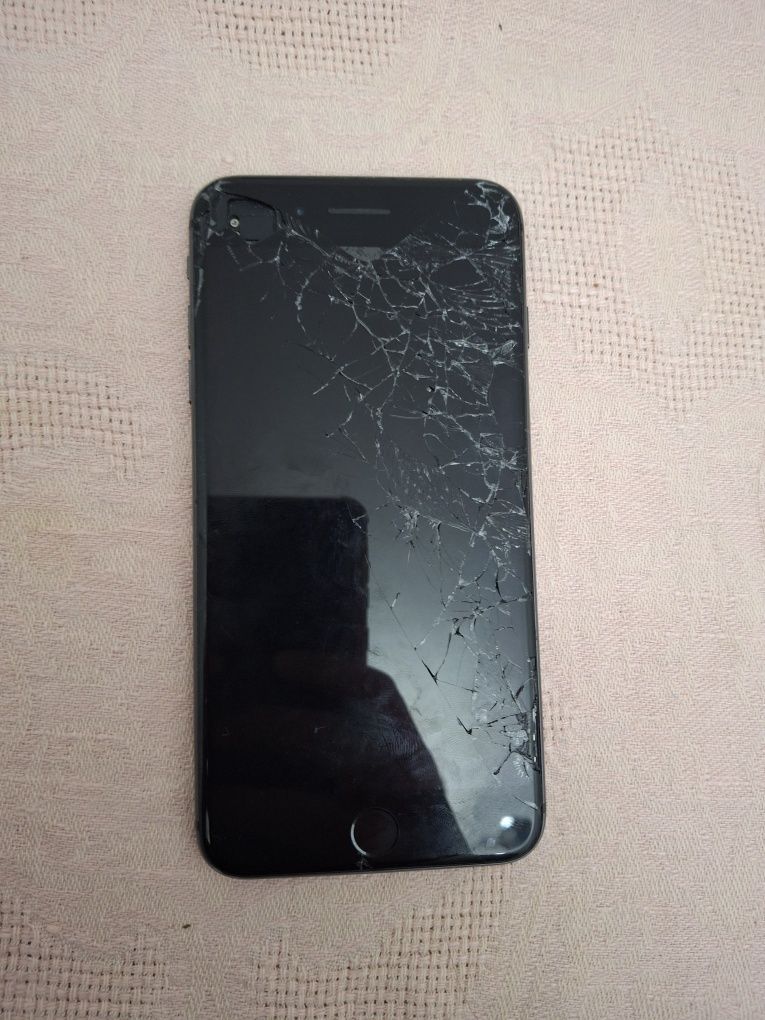 IPhone 7+ разбит экран , на запчасти