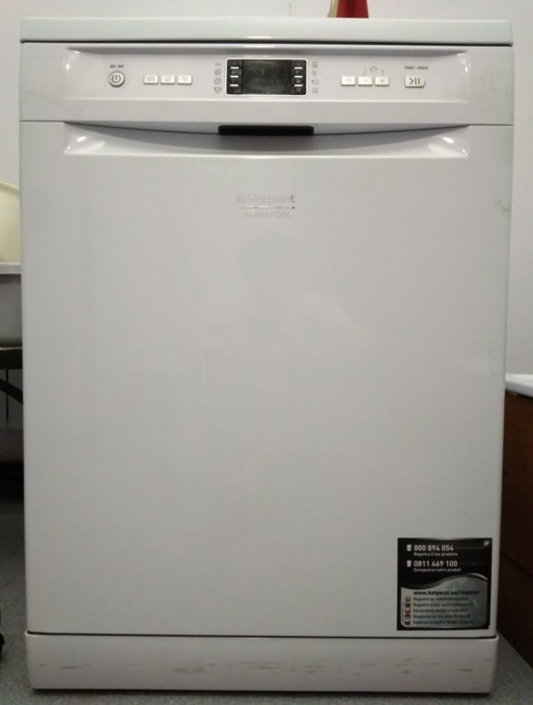 Посудомоечная машина Hotpoint Ariston.