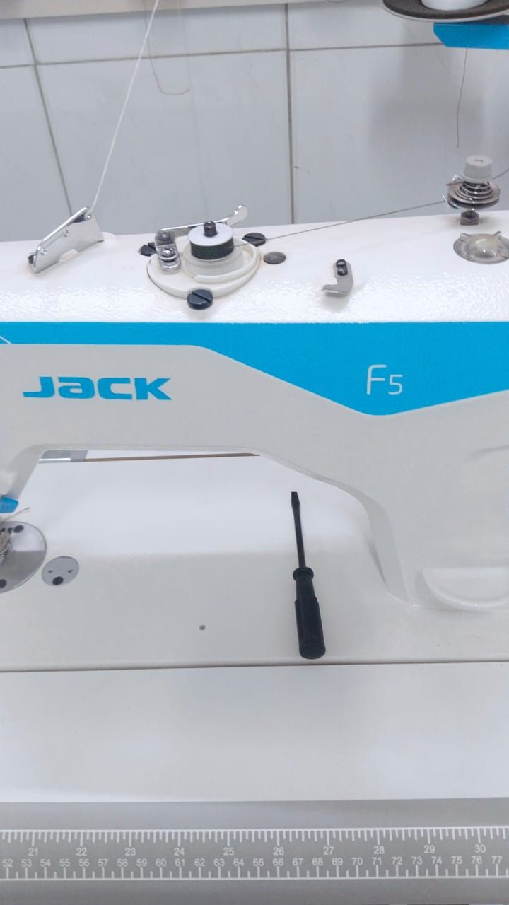 Швейная машинка JACK JK-F5 почти новая б/у