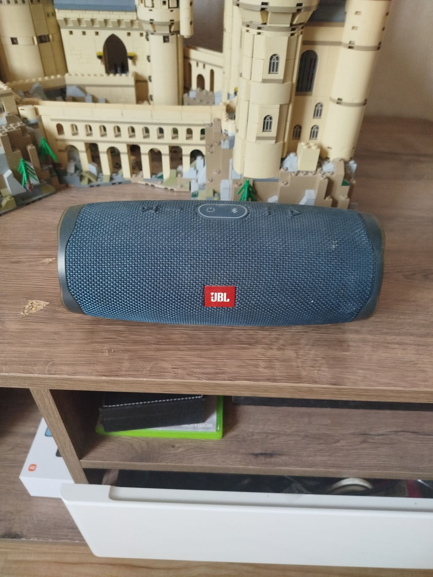 Продам Jbl charge 4