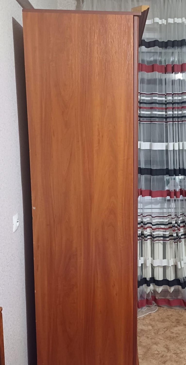 Продам шкаф телевизор диван