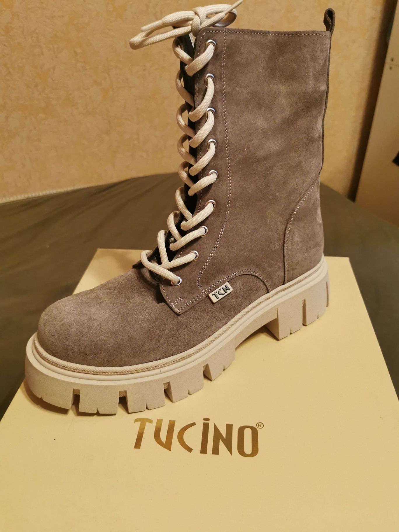 Продам зимние женские ботинки 40 р.