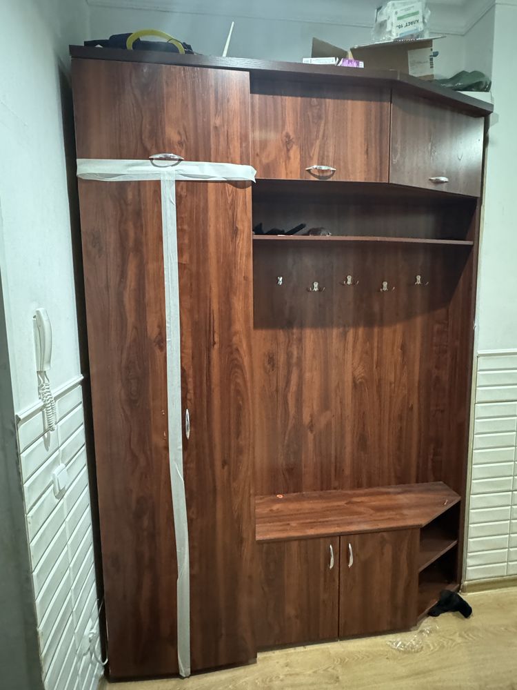 Прихожку продам шкаф