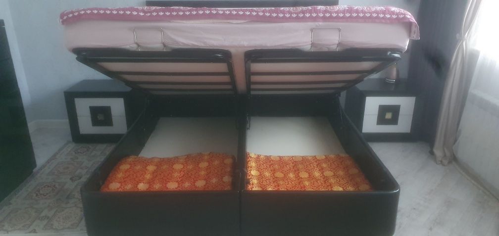 Продается Спальная мебель, двухспальная кровать с  тумбами
