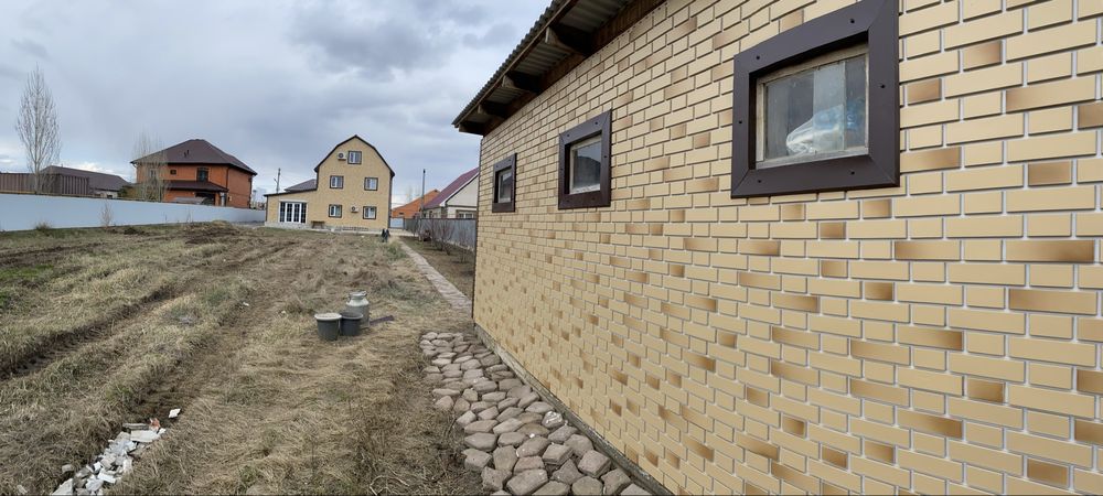 Продам дом с большим участком , гаражом и т.д есть доп сроение с сепи