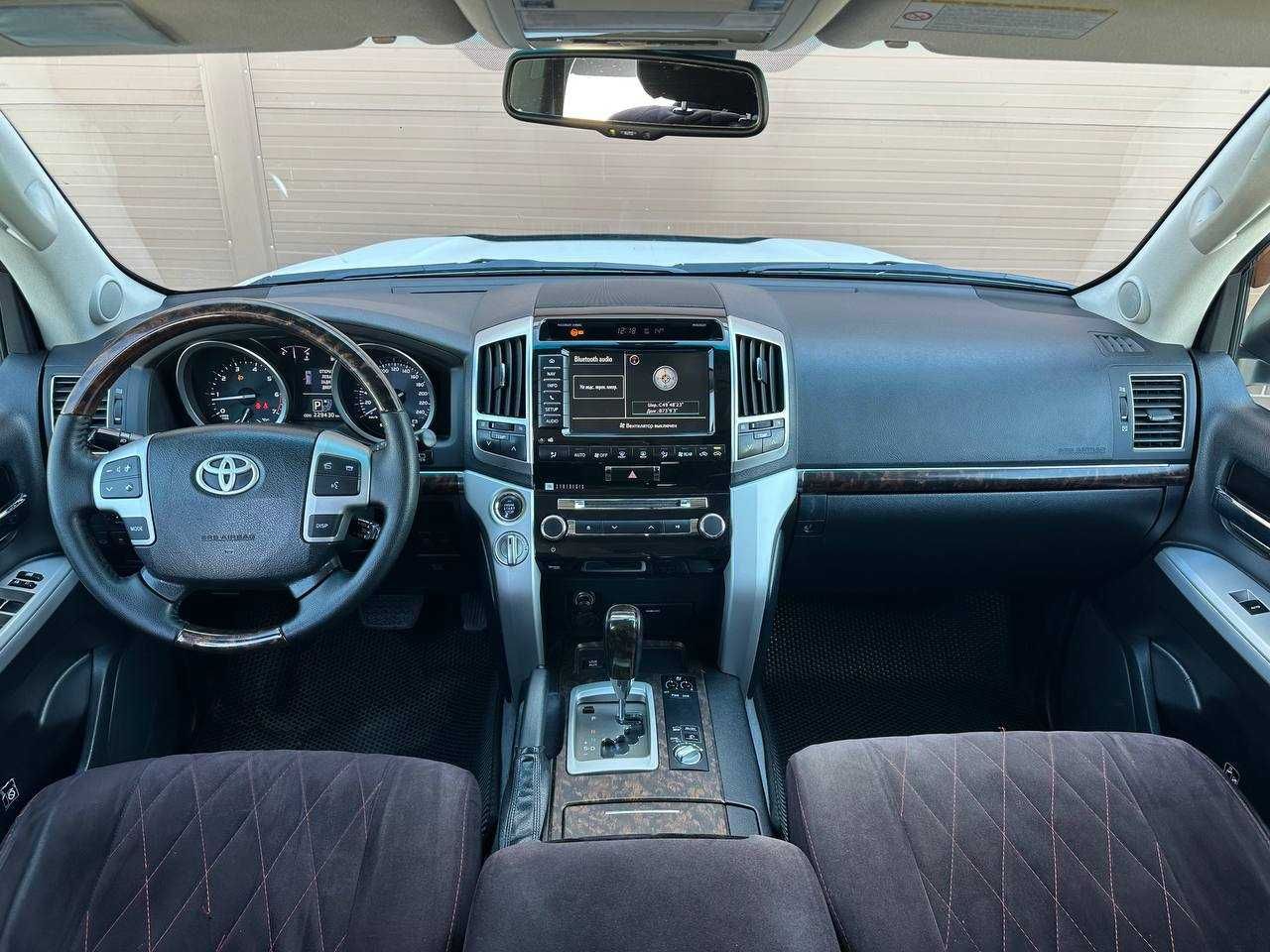 Toyota LC 200 БЕЗ ВОДИТЕЛЯ. Прокат авто. Аренда авто. Аренда машин.