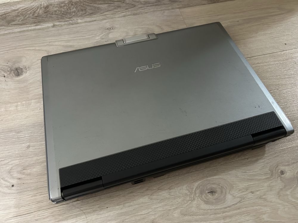 Ноутбук Asus в хорошем состоянии