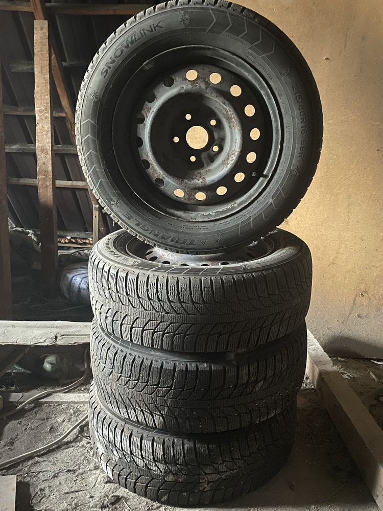 Продам комплект зимних шин