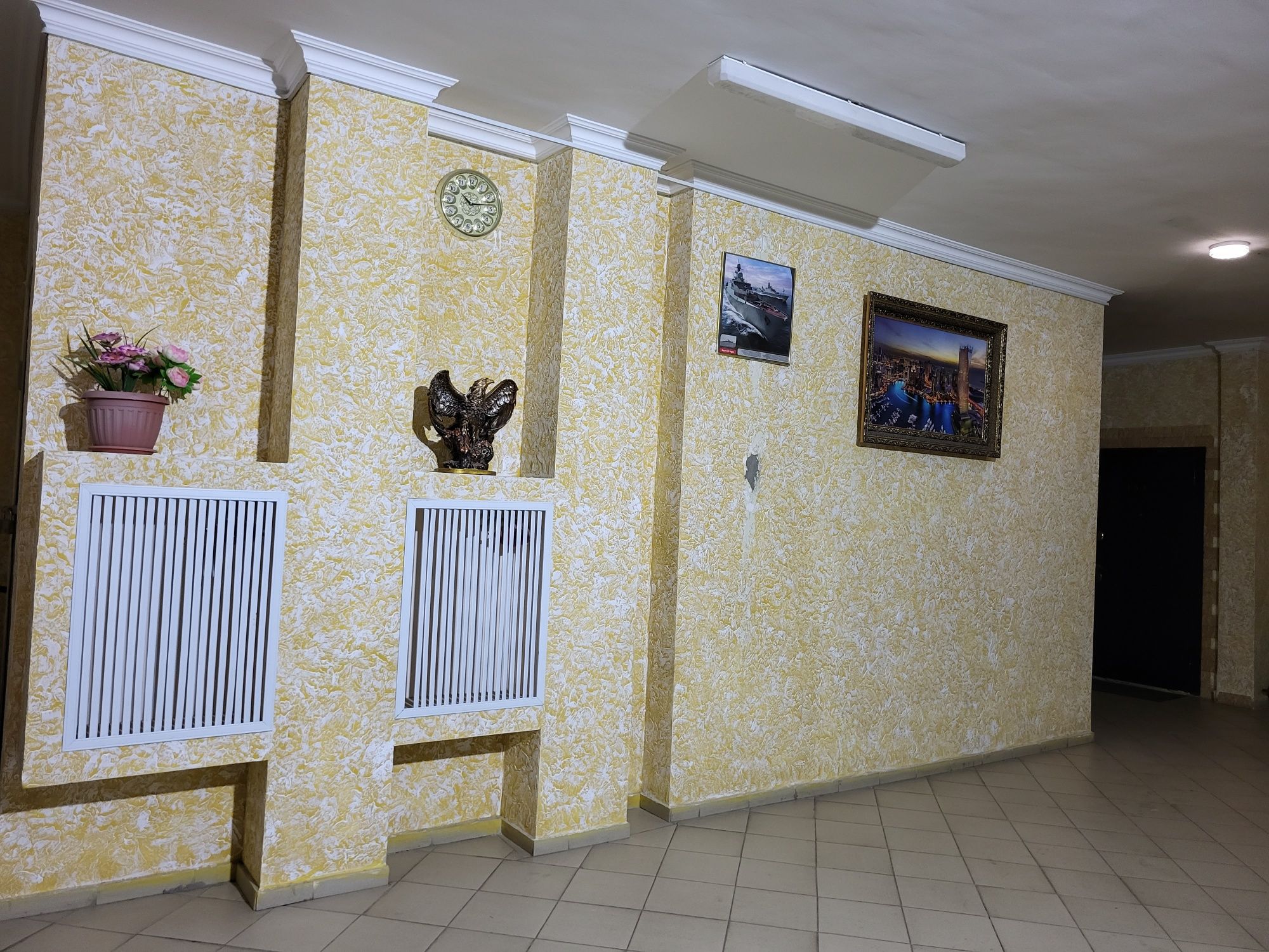 Продается 3 комнатная квартира.  Евро ремонт.