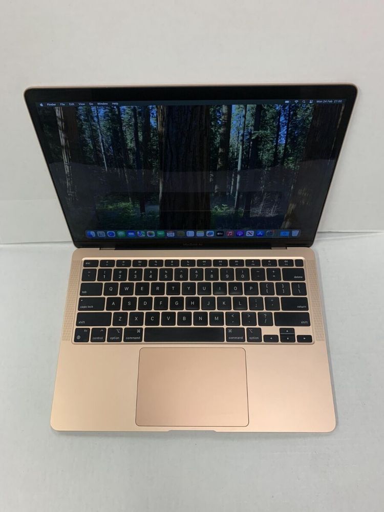 Ноутбук Apple MacBook Air 13, 2020 года  13.3" / 8 Гб / SSD 256 Гб /