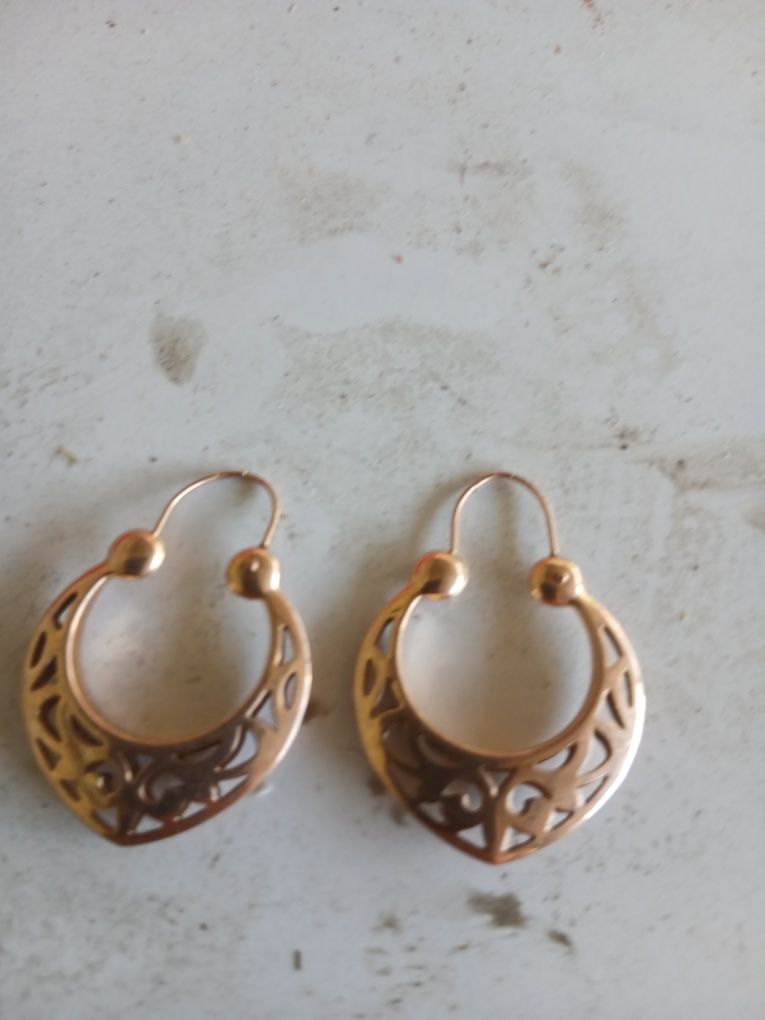 Продам серёжки золотые