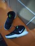 Продам фирменные кроссовки Nike
