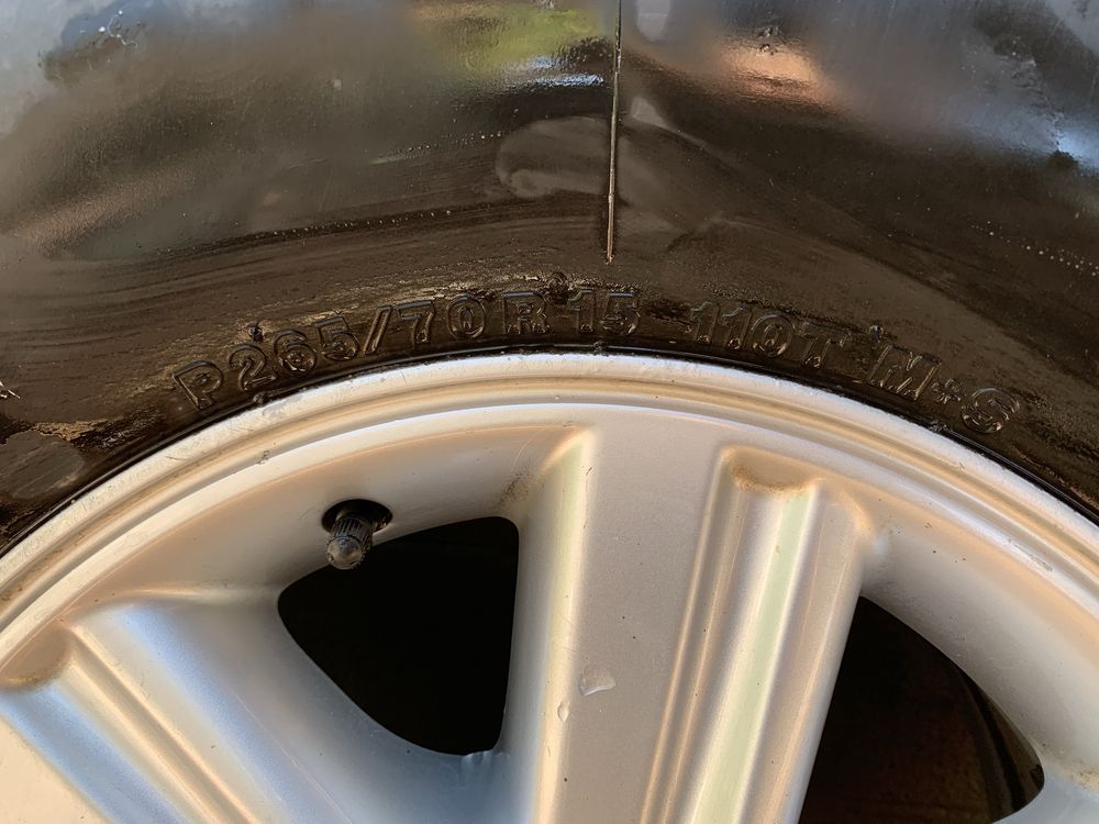 Диск с покрышкой R 15,6x139.7 ET30 Hilux пикап.