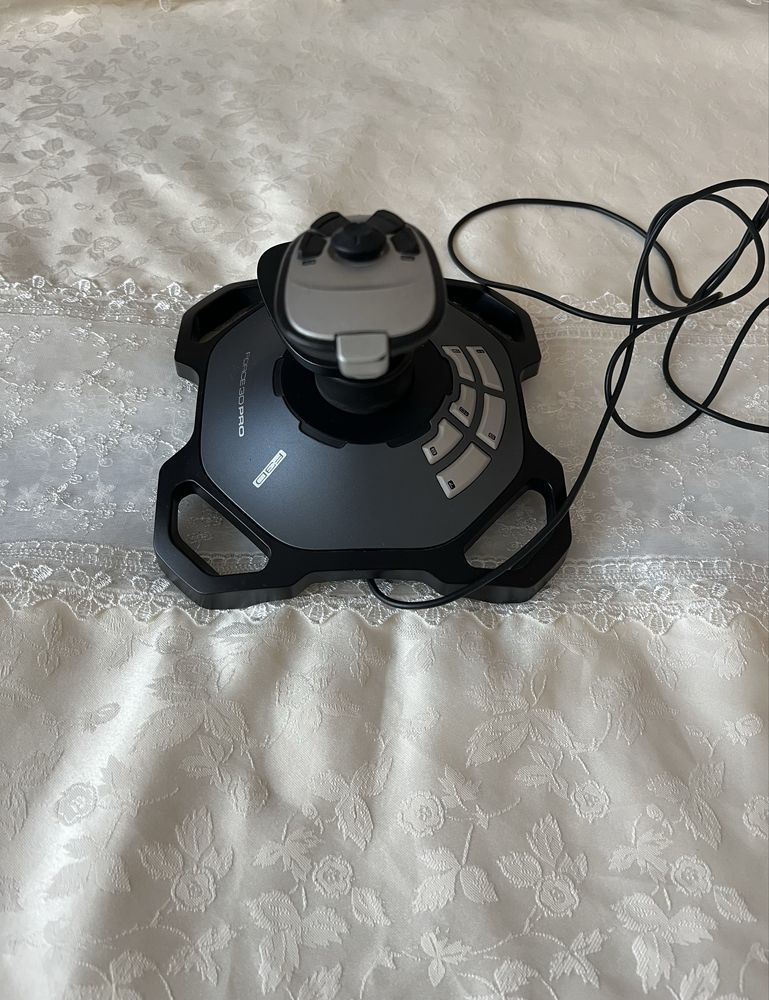 Авиасимулятор Thrustmaster, авиапедали, авиаджойстик