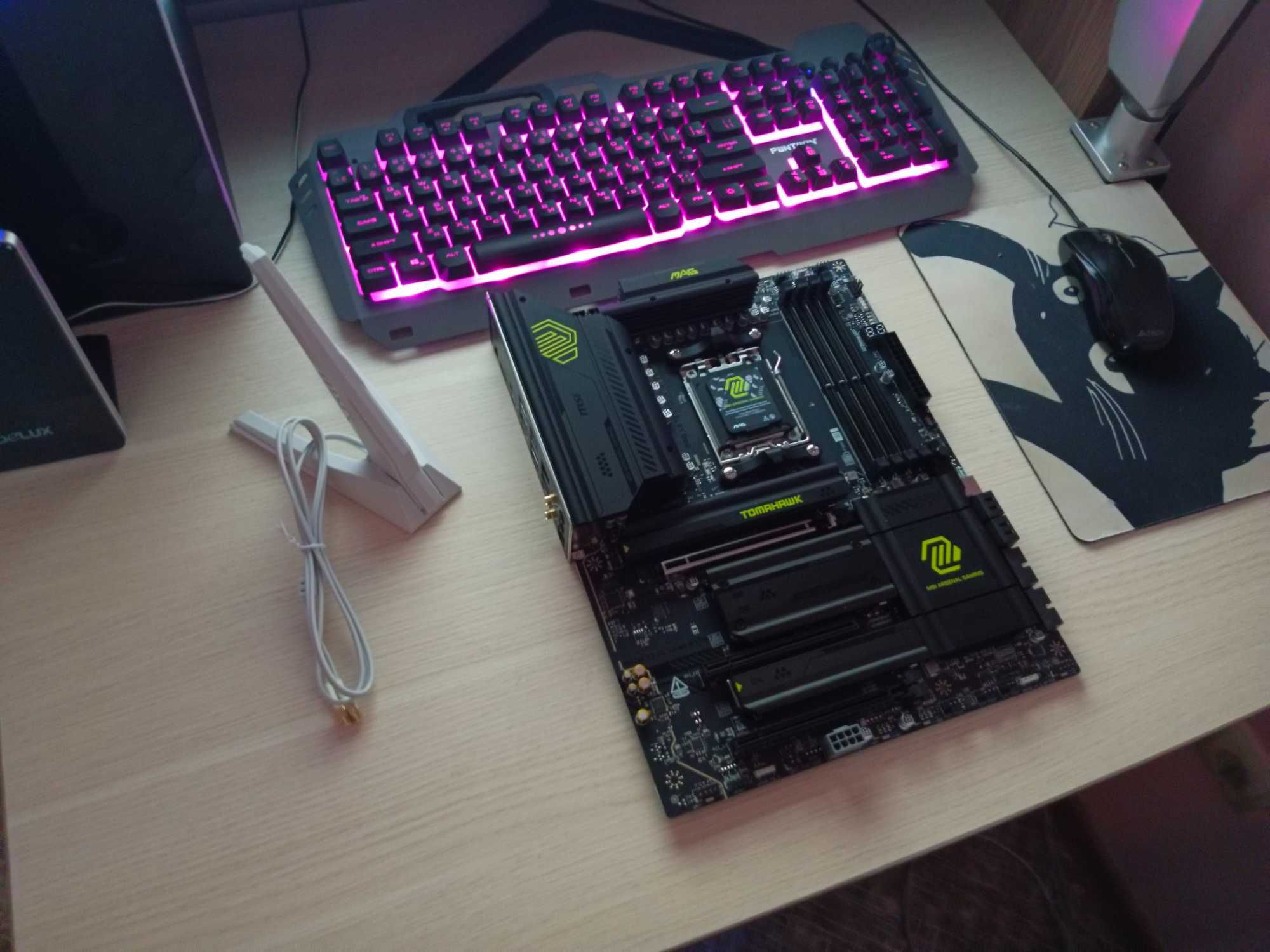 продам материнскую плату MSI X870e Tomahawk (AM5)