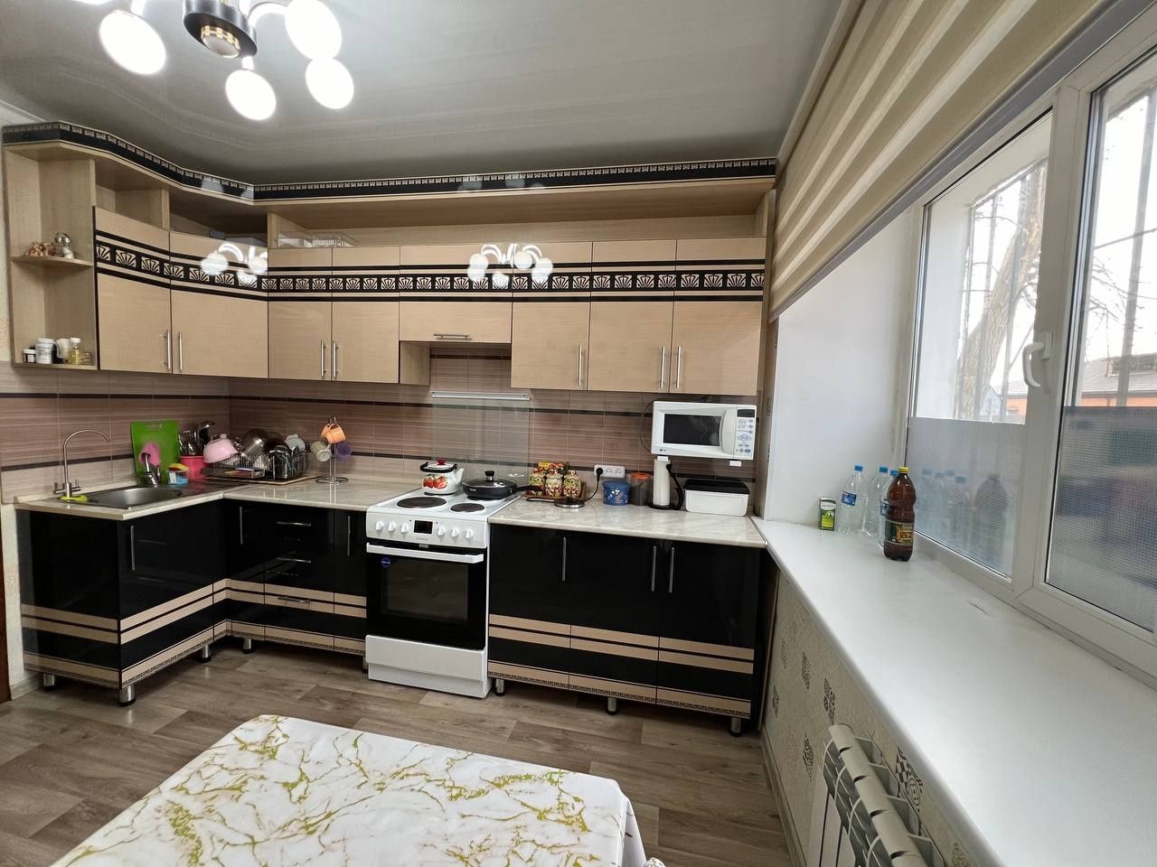 Продаётся 3х комнатная в обкомовском доме с гаражом по ул.Абая 49А