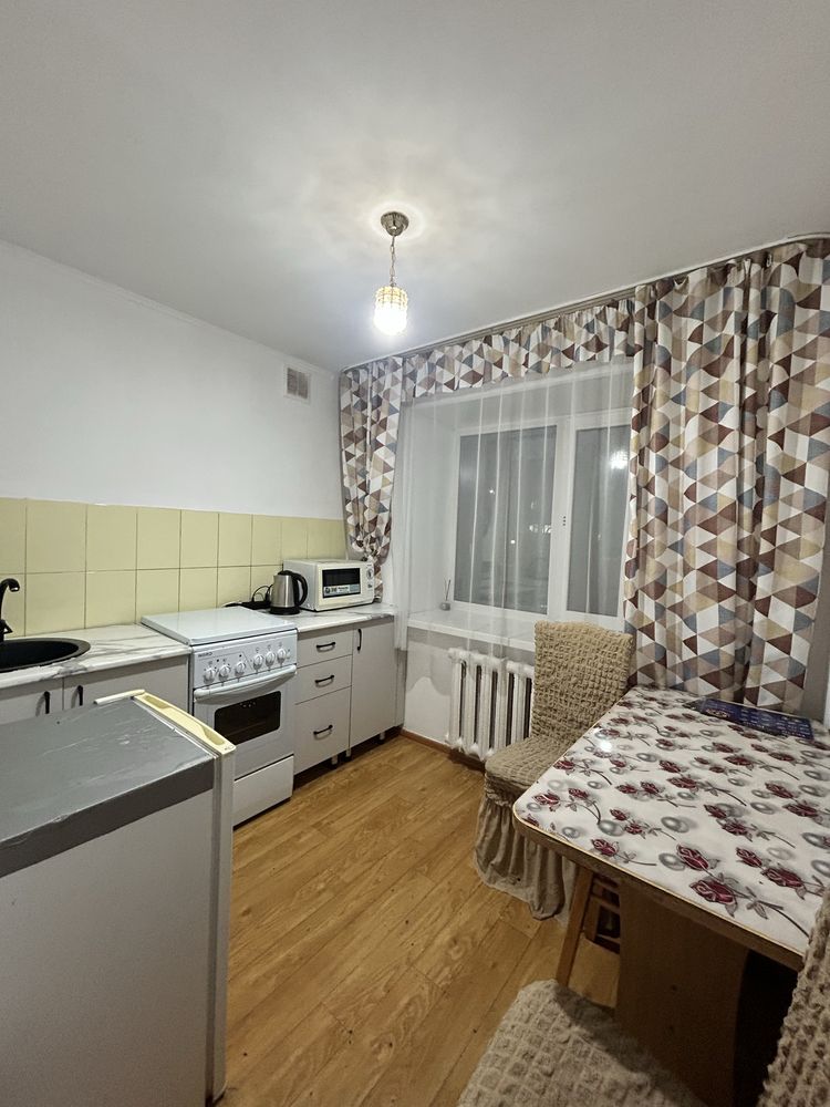 2 ком  ,1 ком кв район Кристалл,Жеке-батыр.