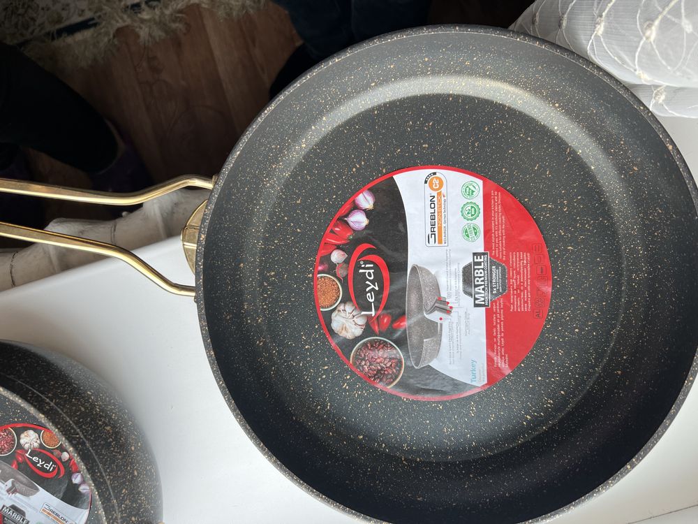 Продам сковородку и кастрюли ( Турция )