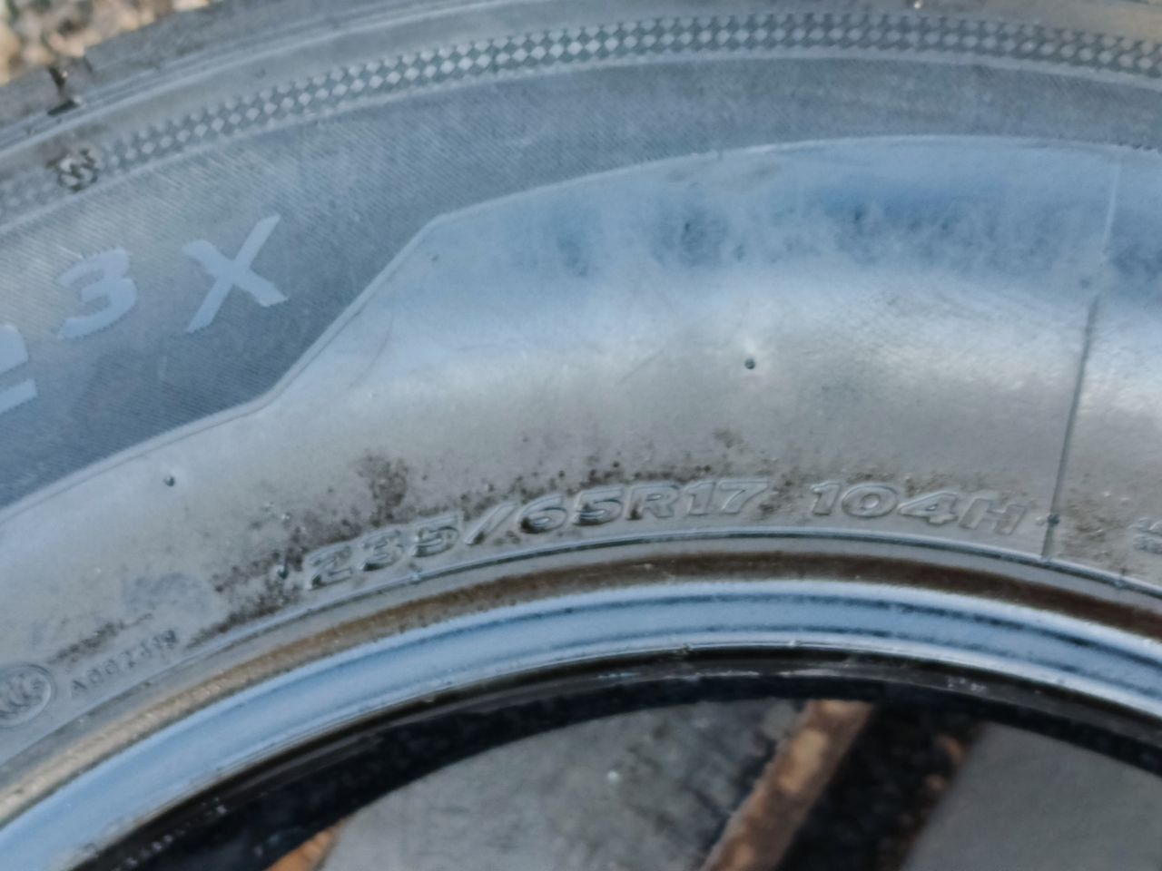 Шины безкамерки комплект 3шт размер 235/ 65 R17