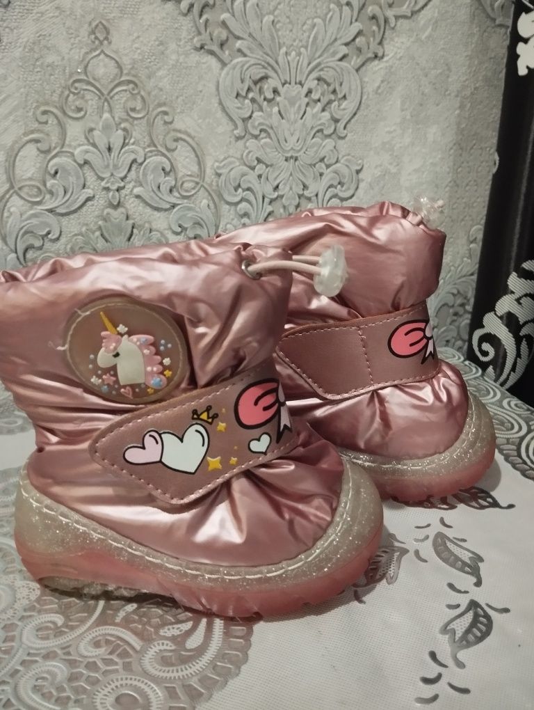 Продам детские сапожки.