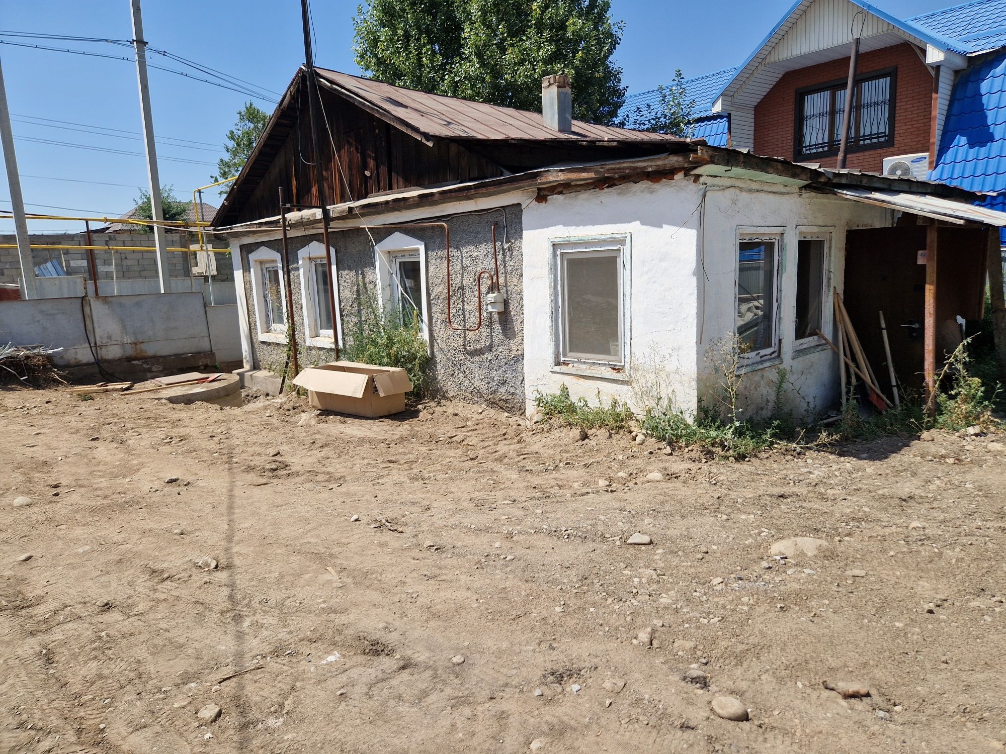 Дом на разбор в Акжаре