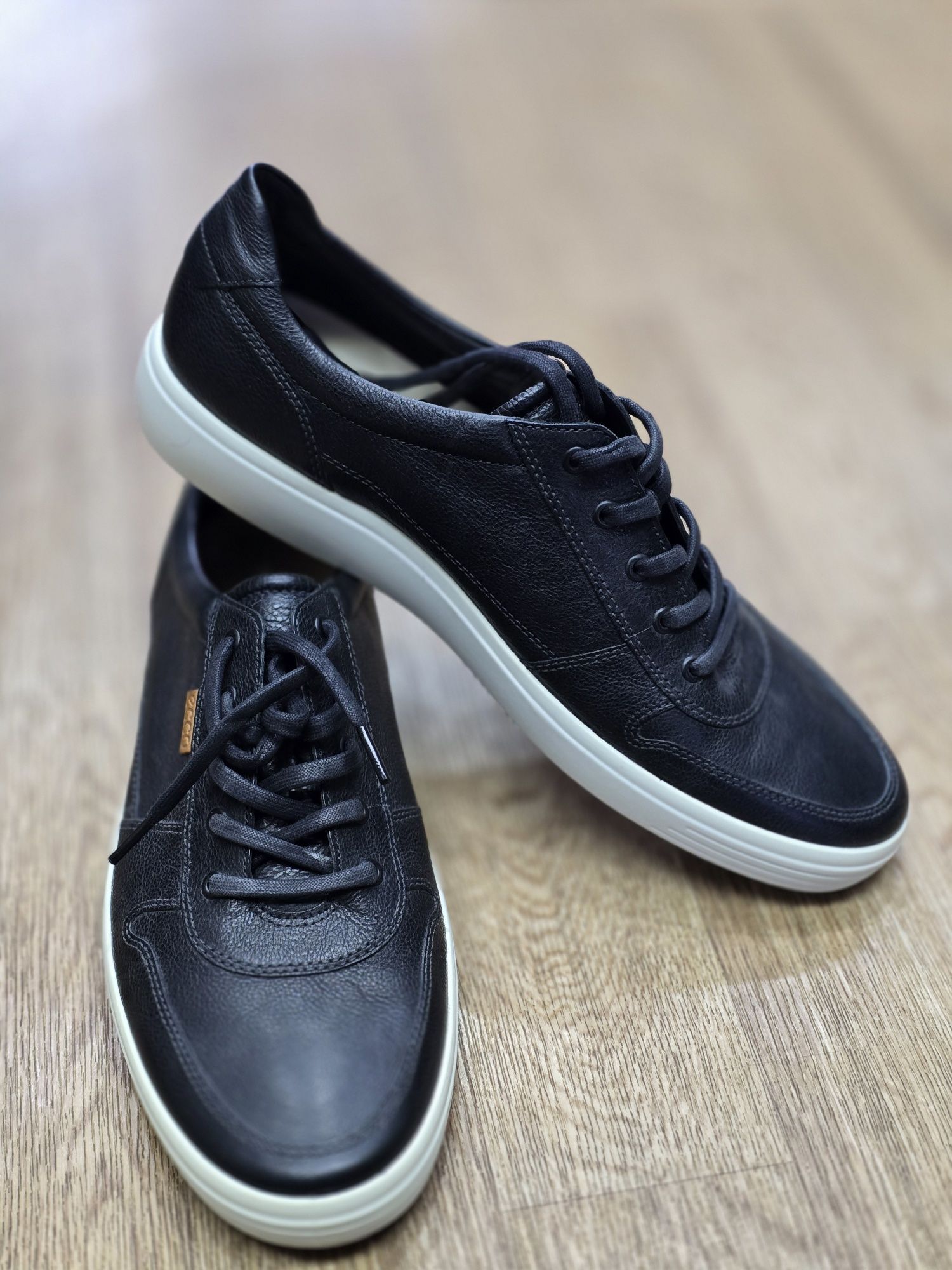 Продам кроссовки NEW BALANCE NIKE CLARKS ASICS Columbia Ecco