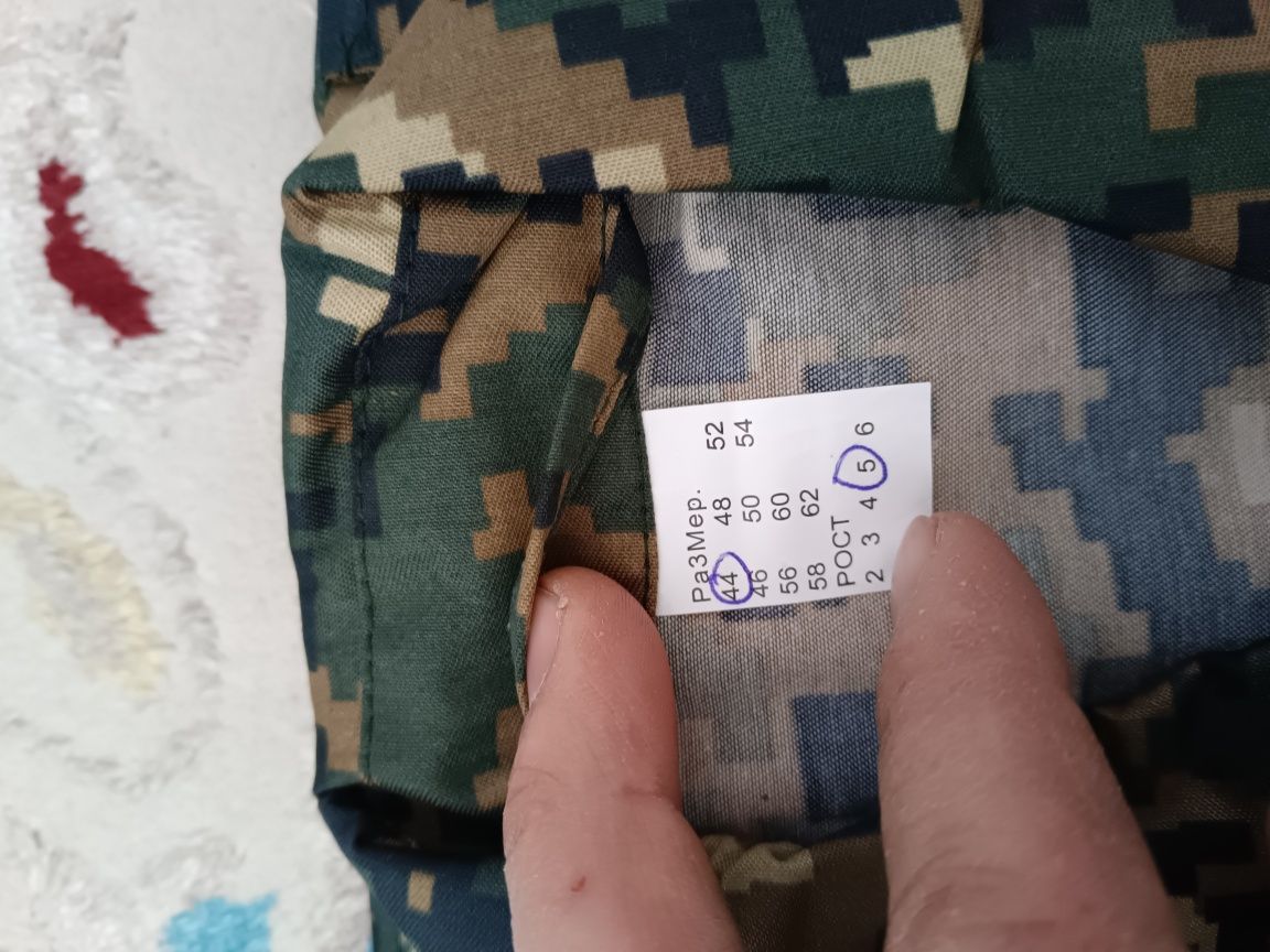 Военный форма .  .