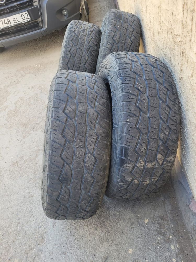 Продам шины размер 285 - 65 - 17