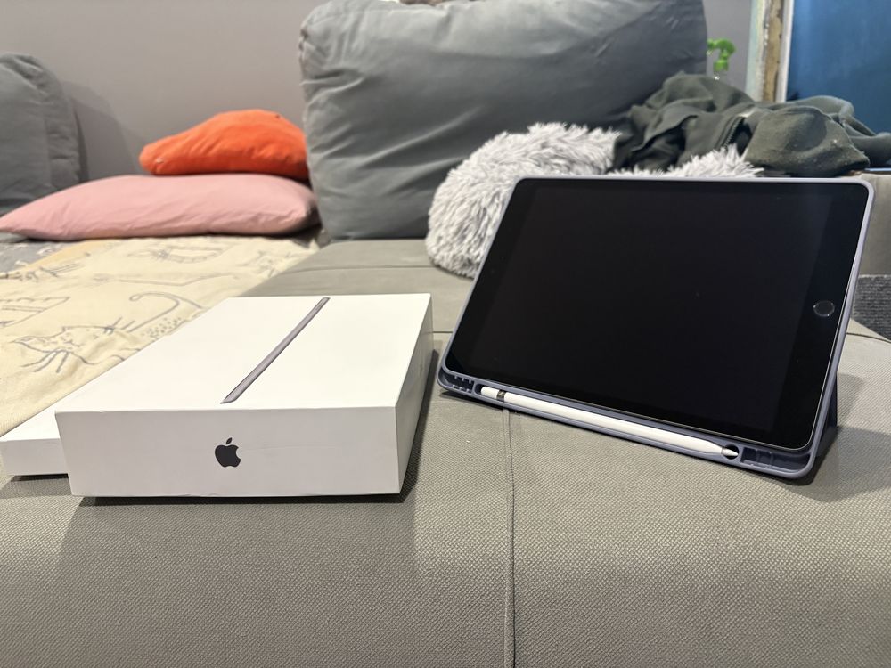 Продам Ipad 2021 и Apple стилус