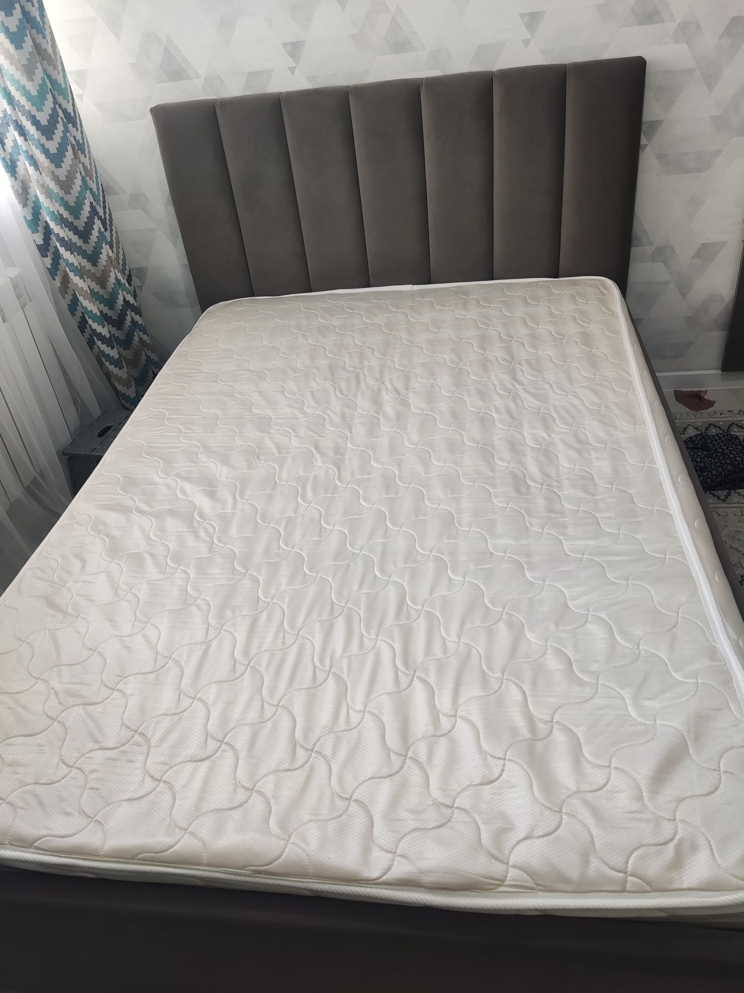 Продам кровать 140*200 в хорошем состоянии.С подъёмным механизмом.