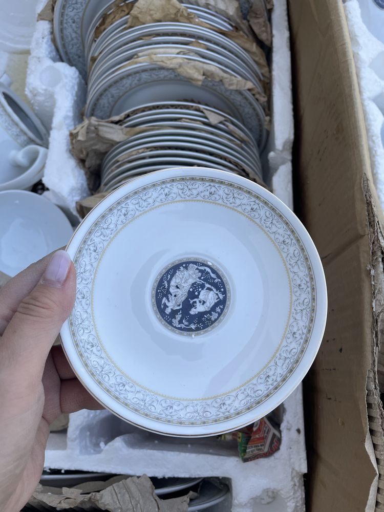 Продам очень красивый  и новый сервис на 12 персон !