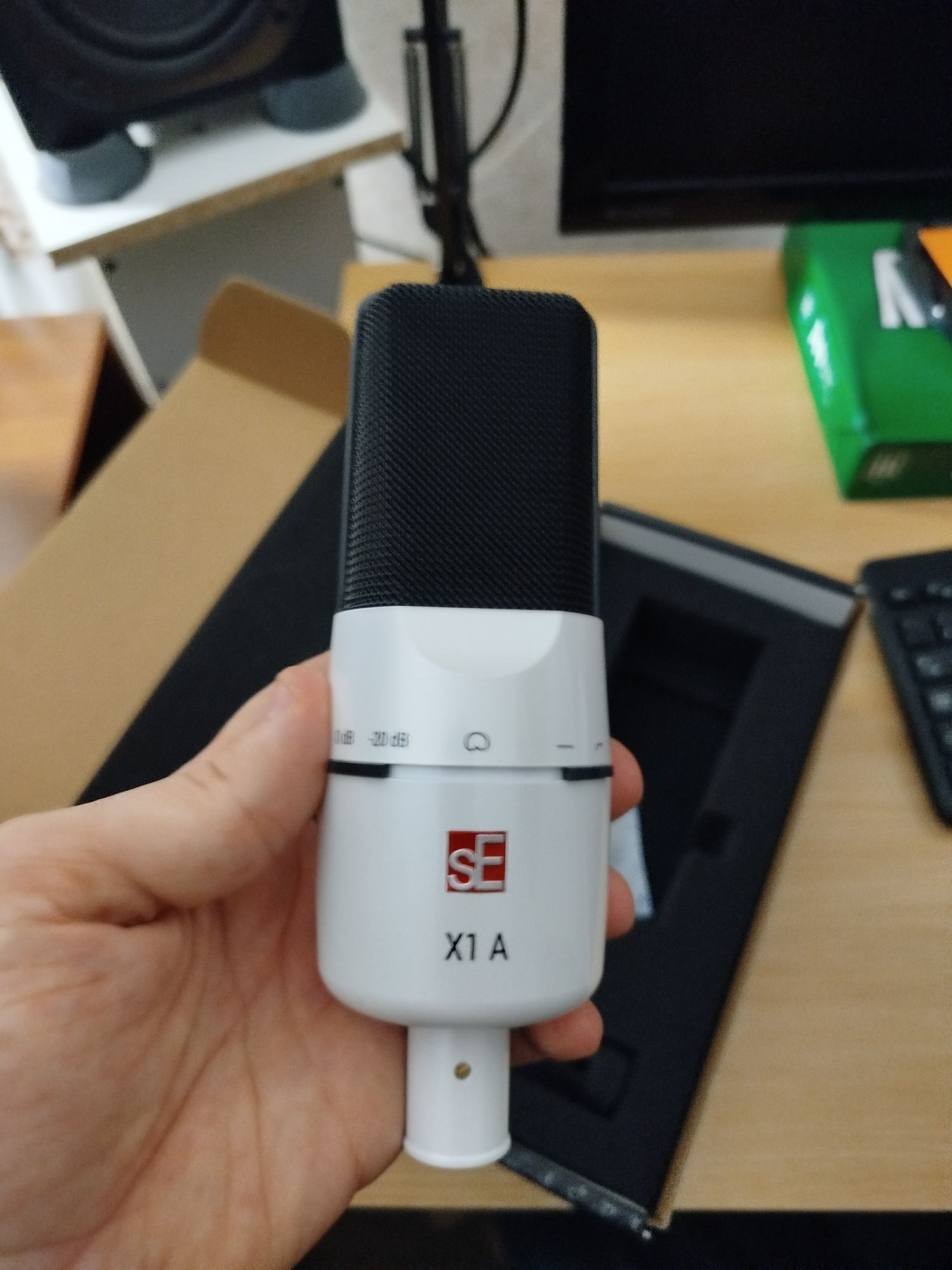 Продам микрофон SE Electronics X1 A