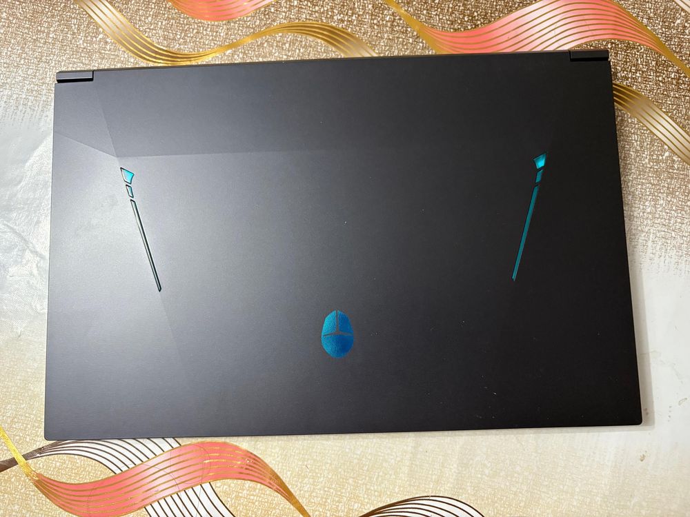 Игровой ноутбук с коробкой