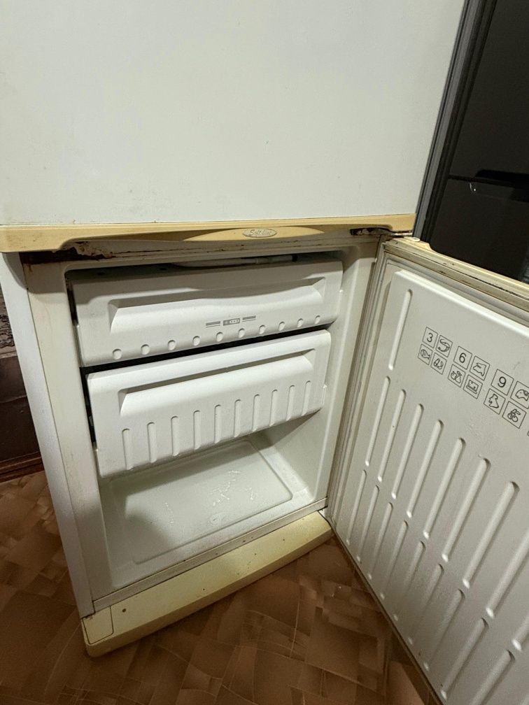 Продам холодильник stinol