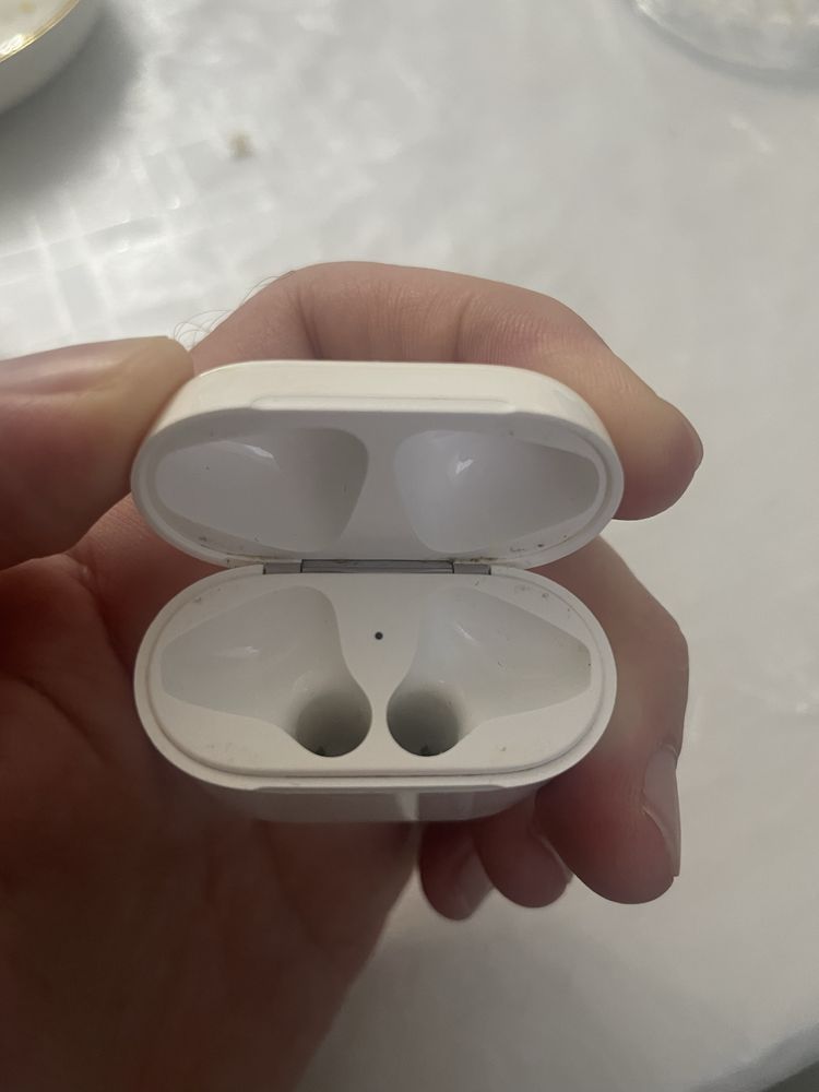 Airpods 1 кейс (1 поколение)