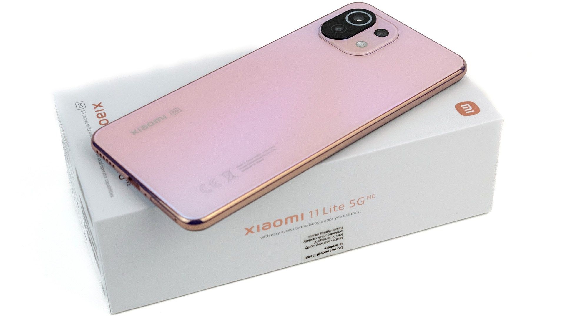 Продам Смартфон Xiaomi Mi 11 Lite 5G NE 8 ГБ/256 ГБ розовый