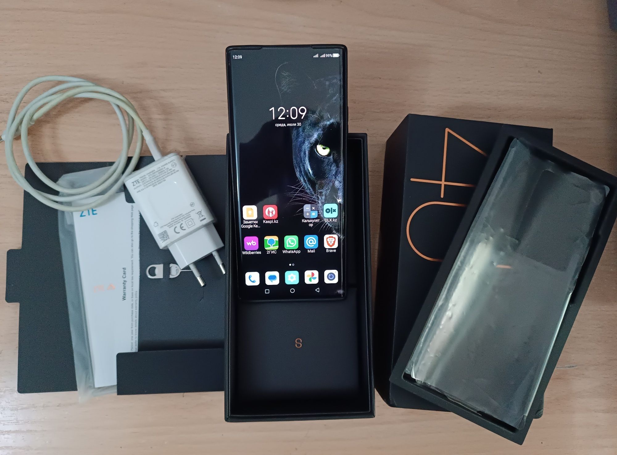 Axon 40 Ultra ZTE