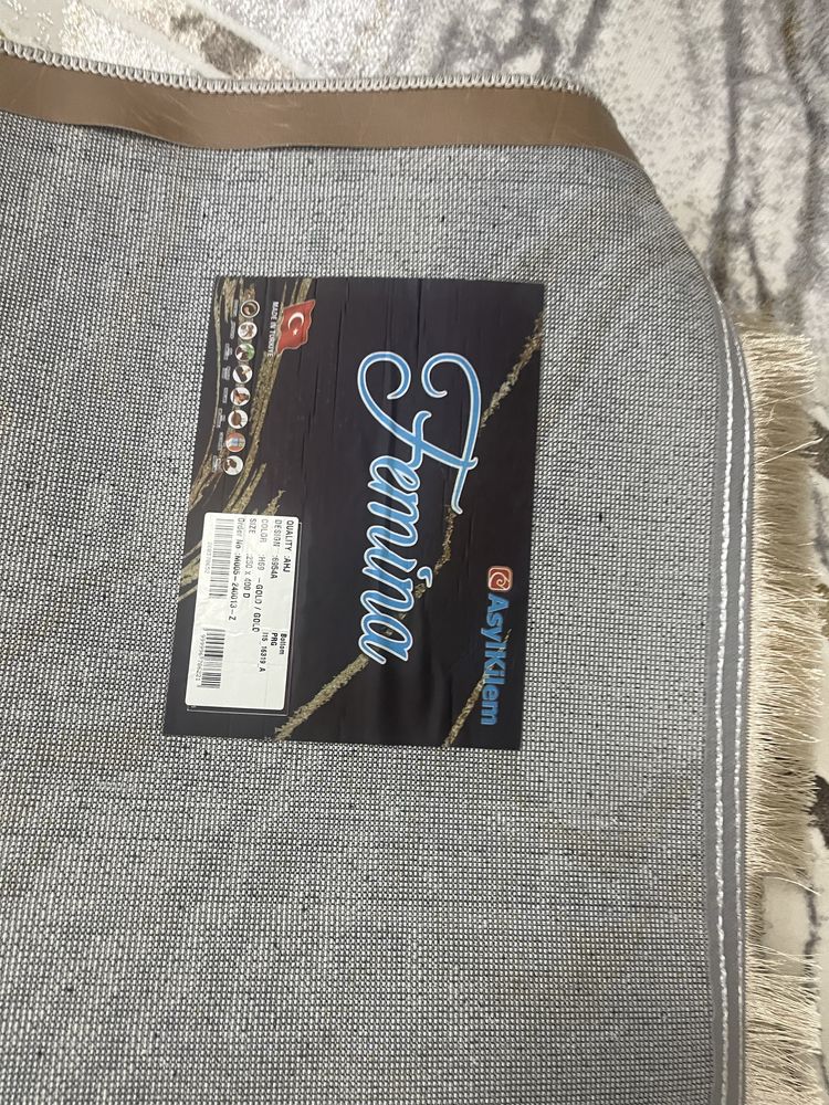 Продам ковер новый