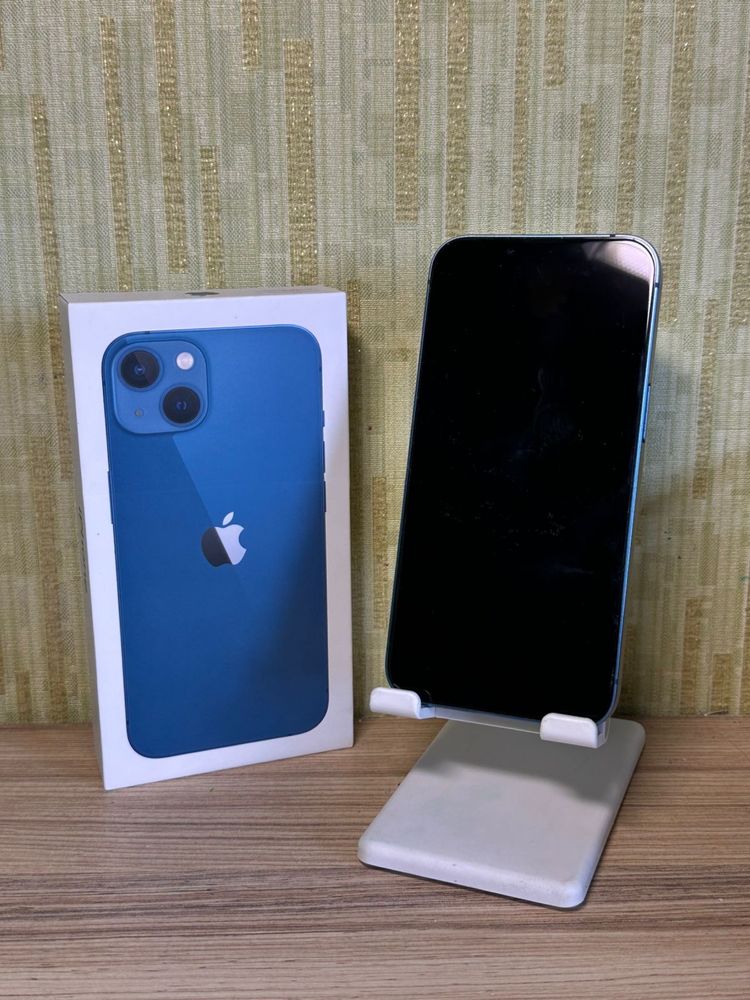 Продам IPhone 13
